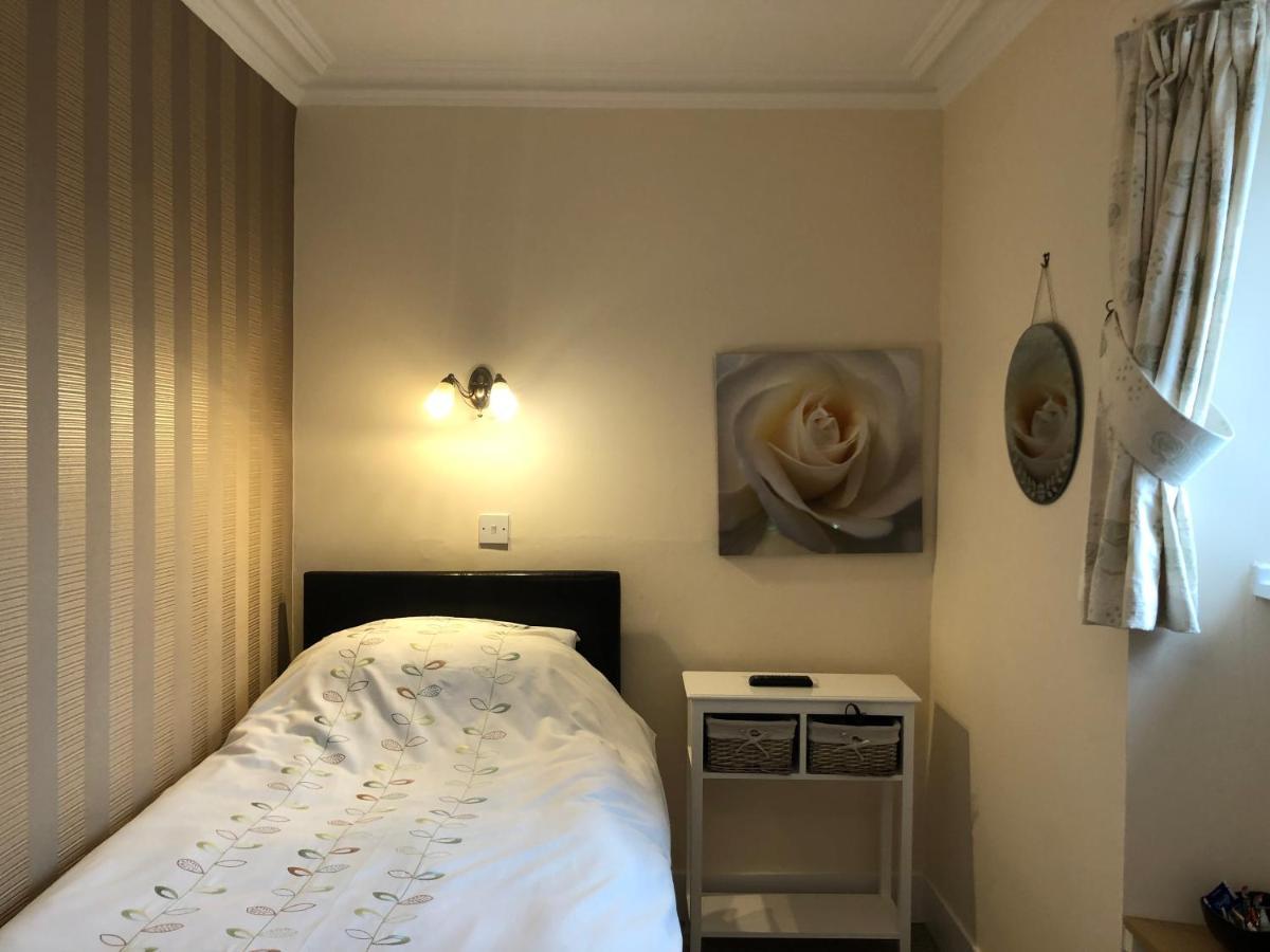 The Aberdeen Arms Hotel Tarves ภายนอก รูปภาพ