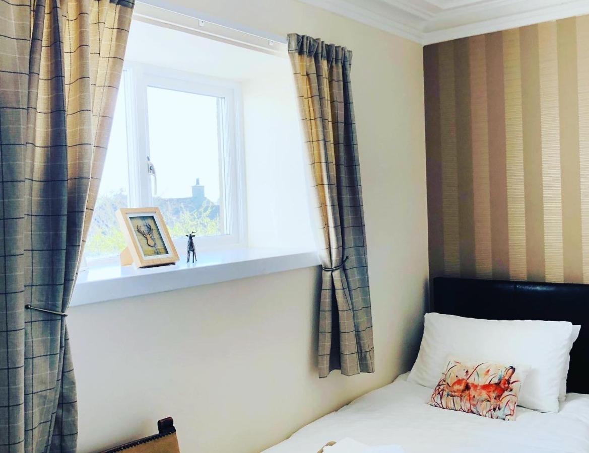The Aberdeen Arms Hotel Tarves ภายนอก รูปภาพ