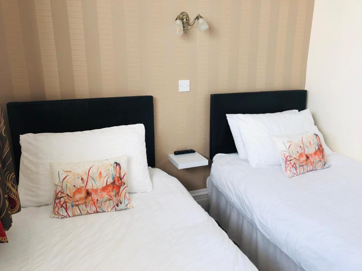 The Aberdeen Arms Hotel Tarves ภายนอก รูปภาพ